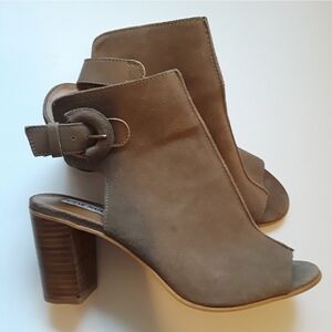 Steve Madden Catlyna peeptoe suede heels Size 9.5